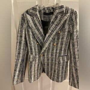 Lioness boutique, Size medium, black and white!